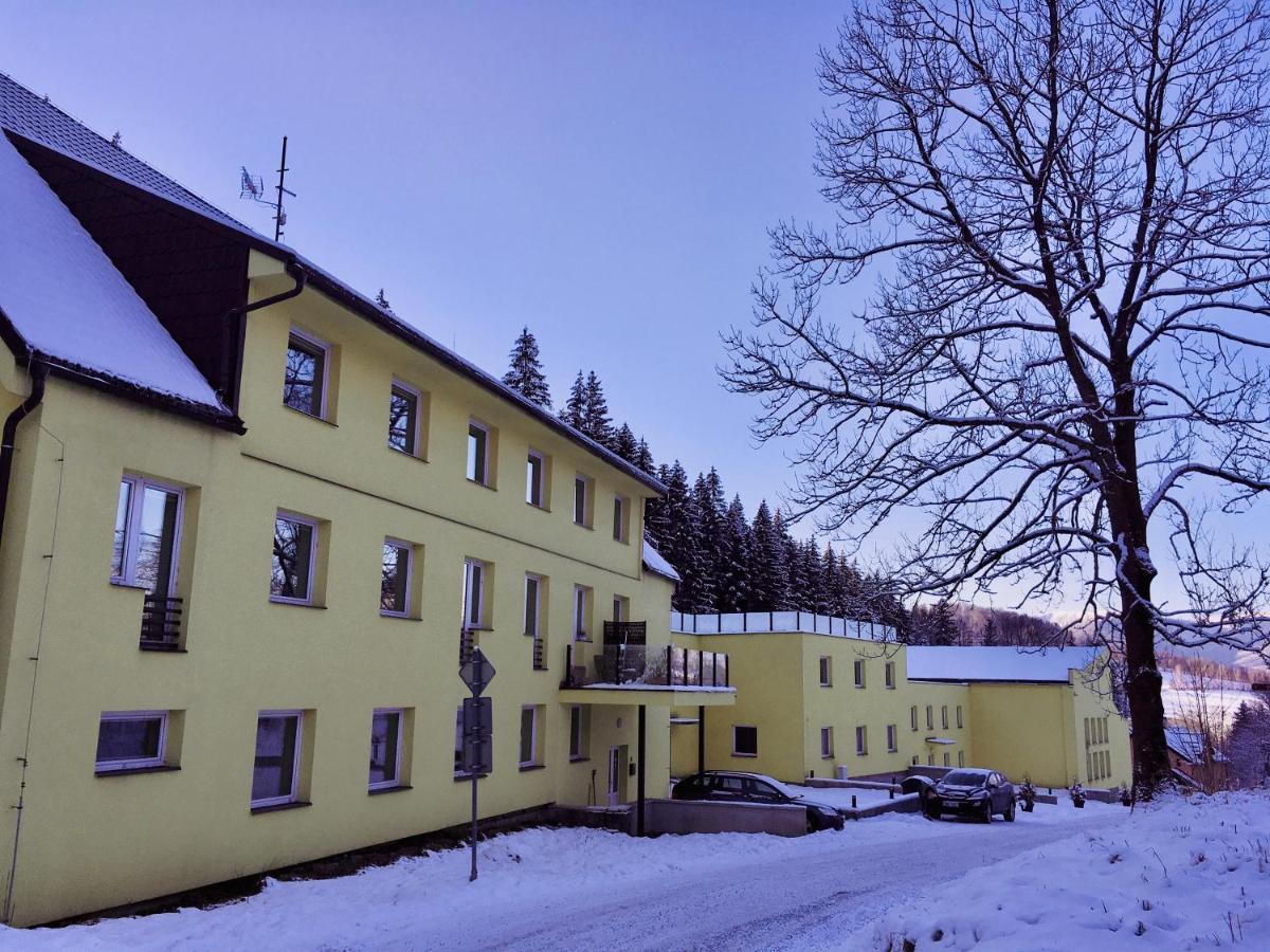 Black & White Apartments, Mytinka, Єсеник Екстер'єр фото